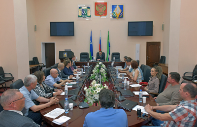 В рамках празднования Дня российского предпринимательства в администрации Ханты-Мансийского района прошел круглый стол с бизнесменами муниципалитета