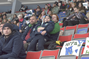 30 октября члены семей мобилизованных жителей Ханты-Мансийского района побывали на хоккейном матче «Югра» (Ханты-Мансийск) – «Сокол» (Красноярск)