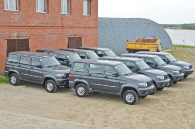 Администрация Ханты-Мансийского района приобрела для учреждений муниципалитета восемь новых автомобилей UAZ Patriot