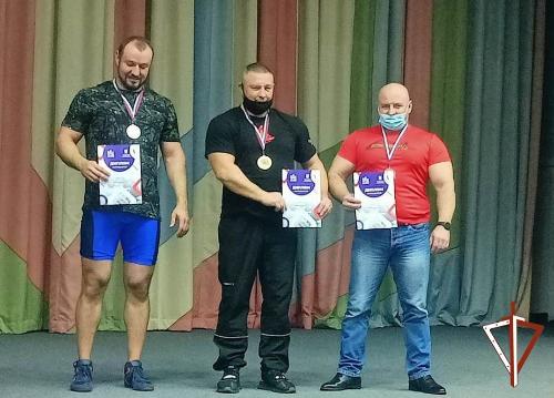 Офицер Росгвардии стал призёром открытого Чемпионата по пауэрлифтингу в Ханты-Мансийске