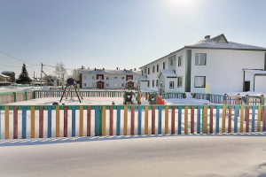 Муниципальная комиссия по делам несовершеннолетних и защите их прав продолжает визуальный осмотр детских игровых и спортивных площадок в населенных пунктах Ханты-Мансийского района