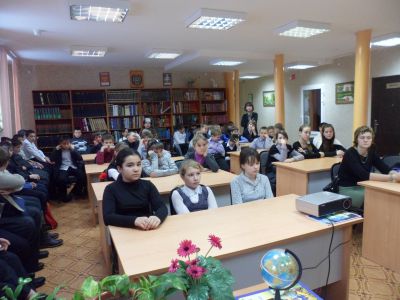 6 декабря   стершонок  Конда  прибыл  в Горноправдинск.   Его представила   подросткам, учащимся 11  класса  в    читальном зале  библиотеки заведующая  Ханты- Мансийской  районной  библиотеки  Бережная  Е.А.