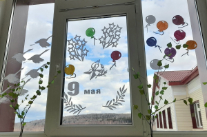 В преддверии Дня Победы жители Ханты-Мансийского района приняли участие во Всероссийской акции «Окна Победы»