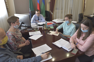 17 апреля глава Ханты-Мансийского района Кирилл Минулин провел заседание оперативного штаба по борьбе с коронавирусной инфекцией