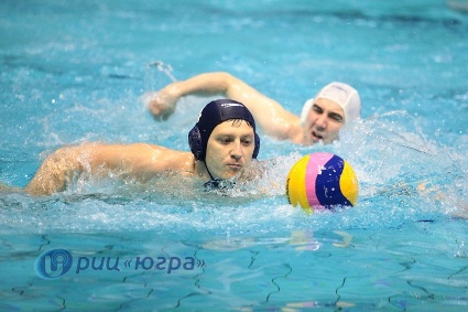 В Ханты-Мансийске в рамках Кубка мира по водному поло прошёл товарищеский матч