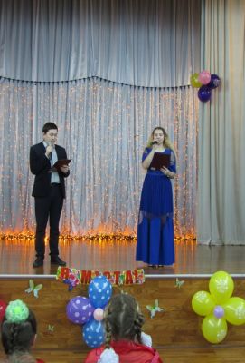 7 марта в сельском доме культуры посёлка Выкатной  прошёл праздничный концерт