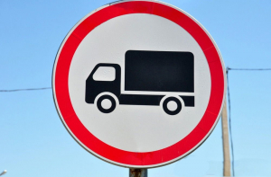 Внимание! На автодорогах Югры запретили проезд грузовым автомобилям из-за аномальной жары