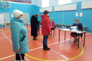 В Кедровом и Елизарово открылись избирательные участки, проходят выборы главы и депутатов совета сельского поселения
