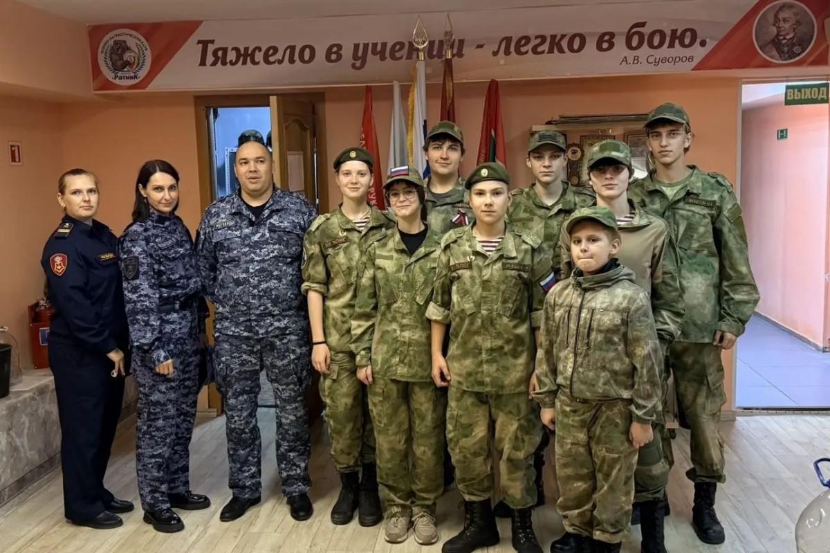 В Югре росгвардейцы проводят цикл патриотических мероприятий, посвящённых Дню языков народов России