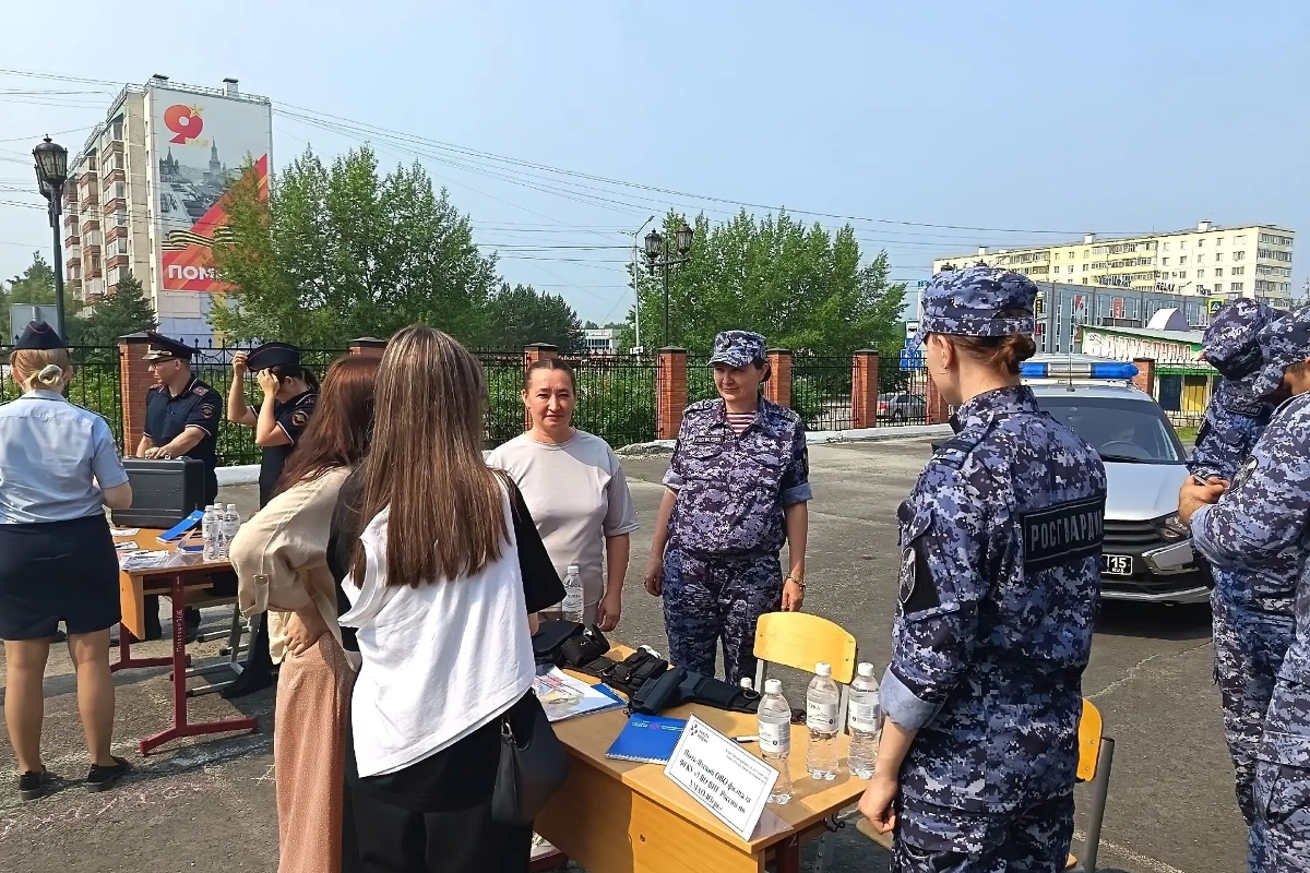 В Югре юристы Росгвардии организовали встречи с молодежью в свой профессиональный праздник