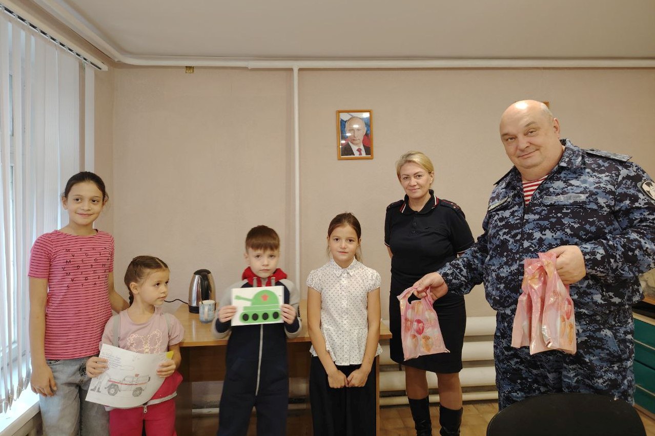 Вневедомственная охрана Росгвардии открыла свои двери для юных югорчан