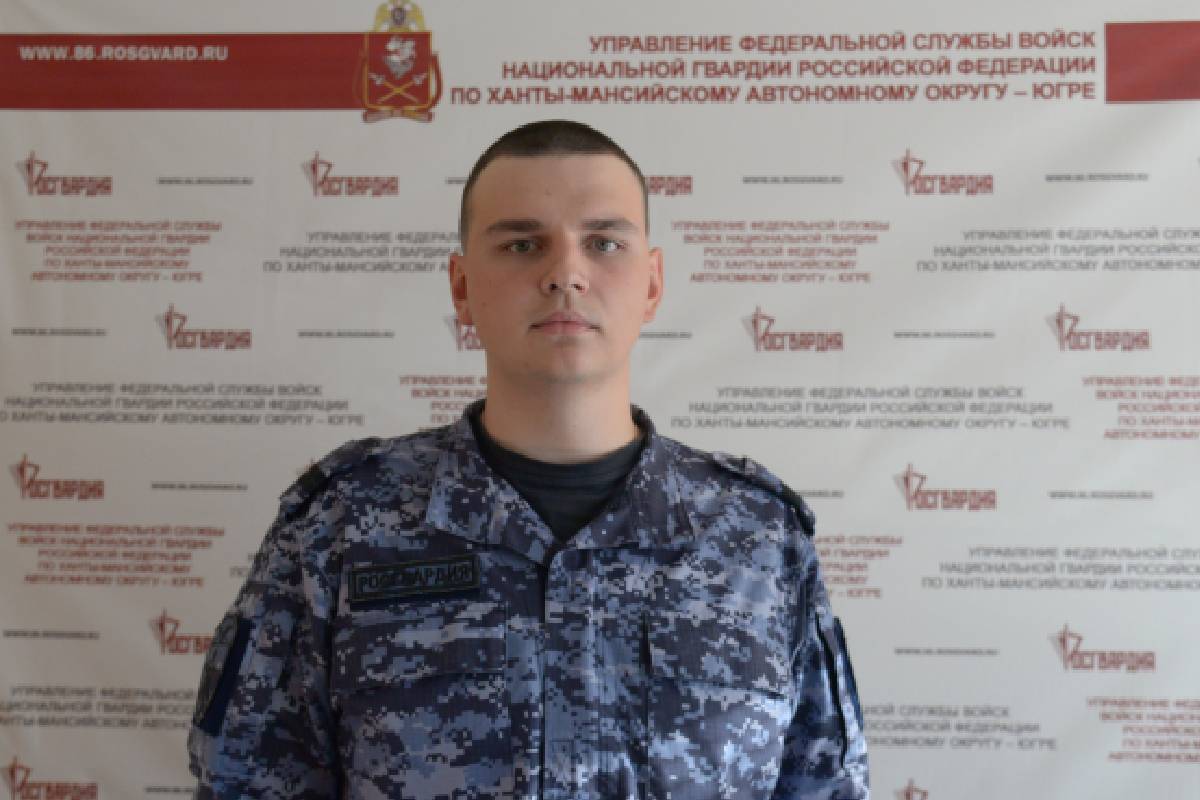 В Югре военнослужащий Росгвардии оказал помощь пострадавшему на мосту человеку