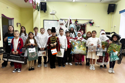 «Рождественское чудо»: более 200 детей получили новогодние подарки от участников акции