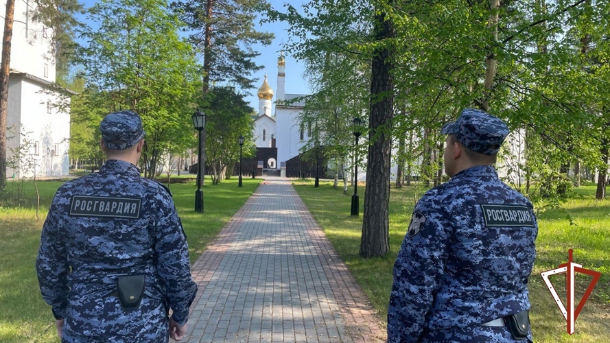 Военнослужащие и сотрудники Росгвардии обеспечили безопасность граждан в период проведения религиозных праздников и международных фестивалей в Югре