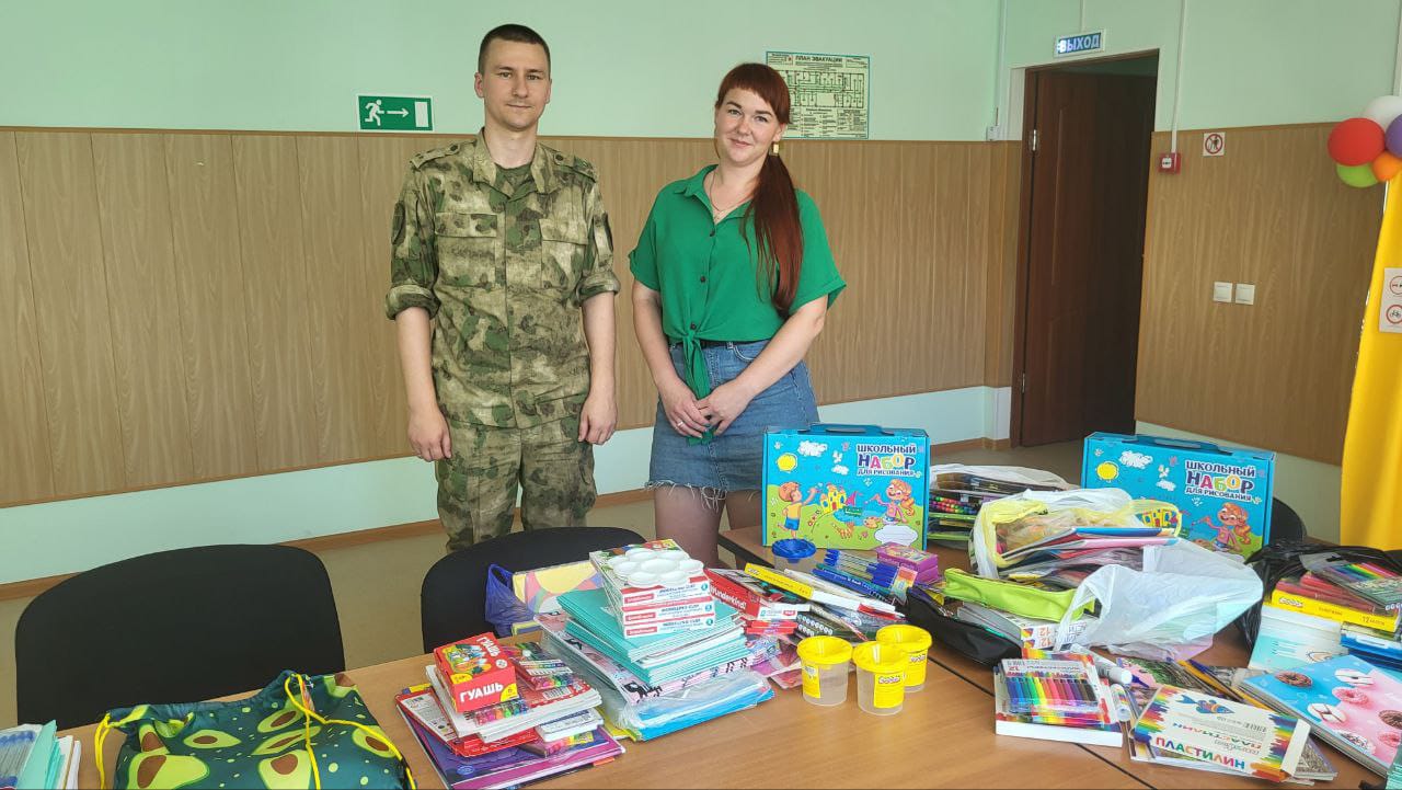 Ко Дню знаний росгвардейцы помогают семьям собрать детей в школу