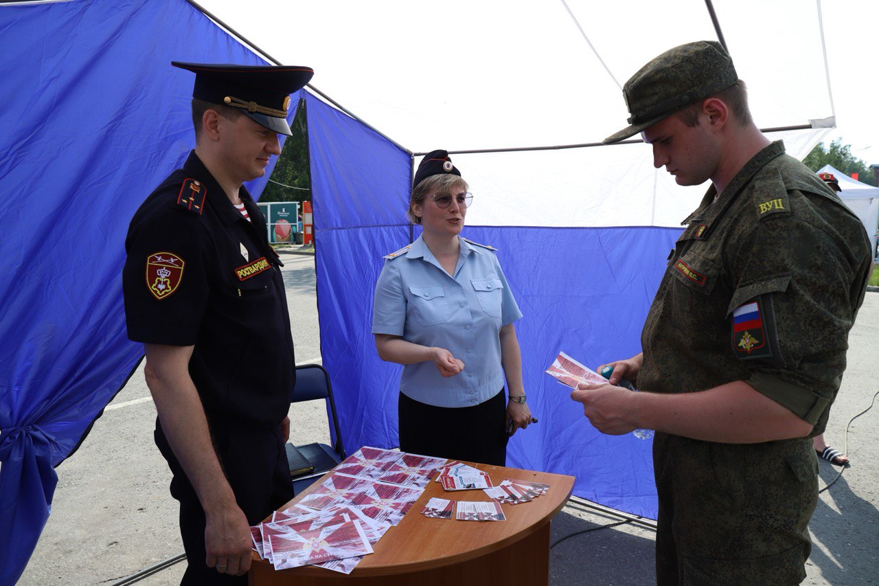 В Югре продолжается плановый прием граждан на службу в подразделения Росгвардии