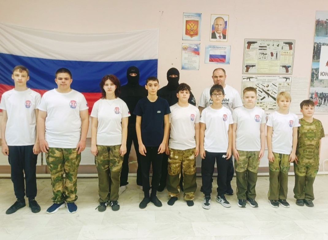 Сотрудники ОМОН «Сокол – Югра» провели военно-патриотические мероприятия для воспитанников движения «Гвардейская смена»