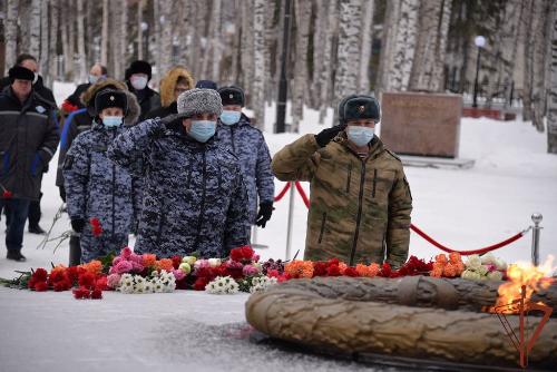 Офицеры Управления Росгвардии по ХМАО – Югре приняли участие в памятных мероприятиях, приуроченных ко Дню Неизвестного солдата