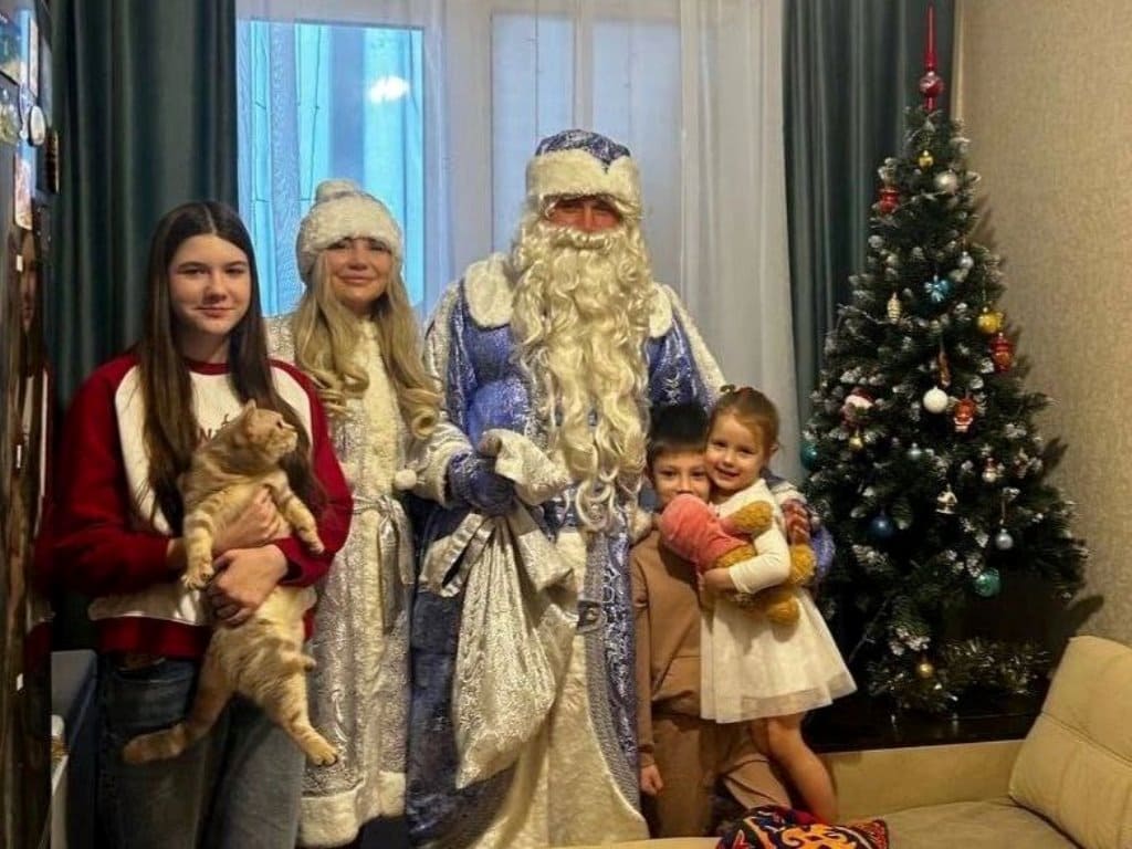 В Югре «Дед Мороз специального назначения» продолжает поздравлять ребят с Новым Годом  