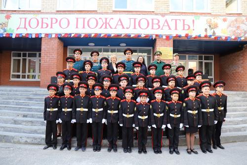 В Югре офицер Росгвардии принял участие в торжественной церемонии посвящения подшефных школьников в кадеты 