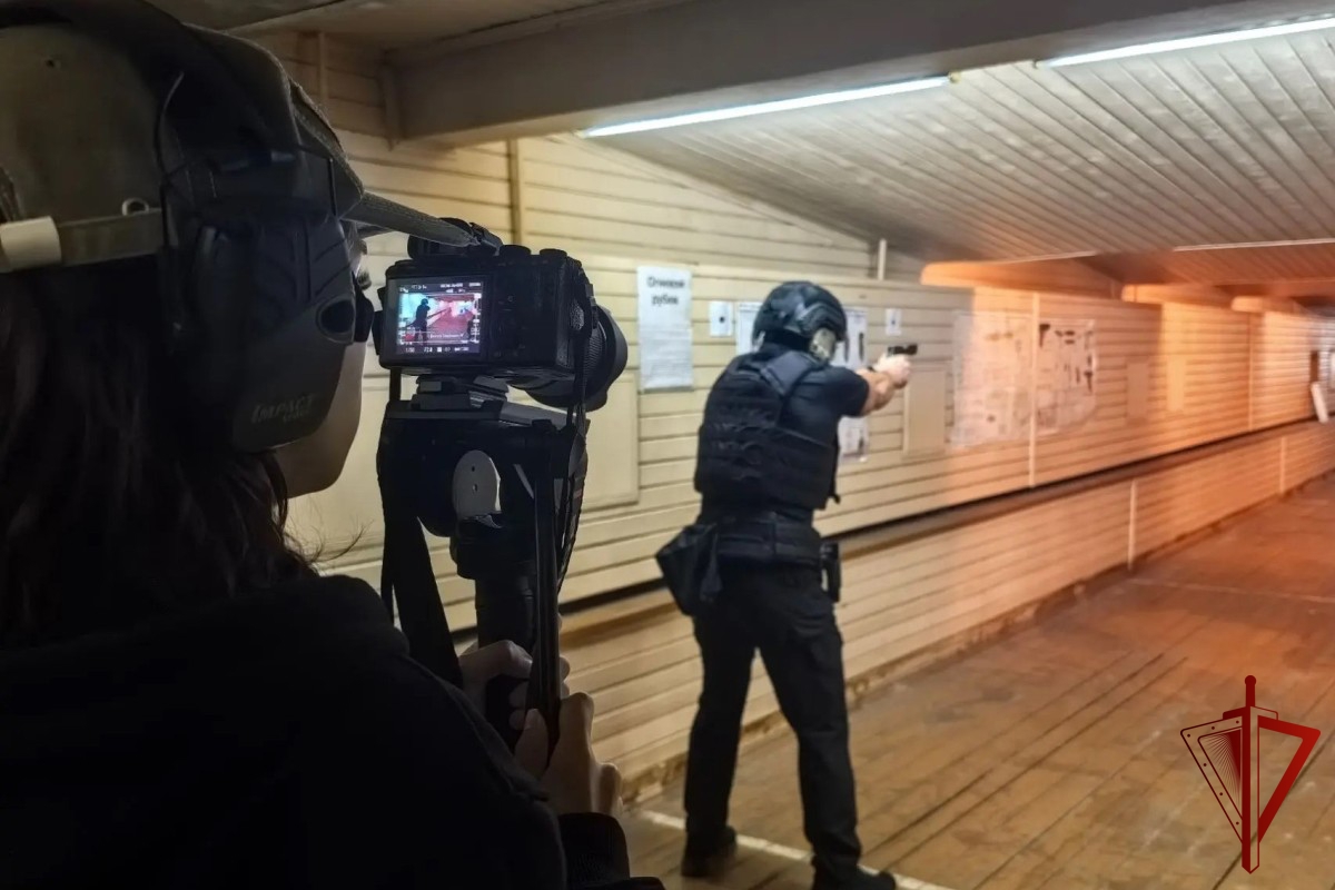 В Югре сотрудники ОМОН Росгвардии провели встречи со школьниками и поблагодарили региональные СМИ за сотрудничество