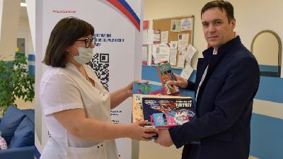 Депутаты Думы района присоединились к акции "Коробка храбрости"