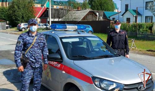 В столице Югры росгвардейцы задержали грабителя, пытавшегося избежать наказания