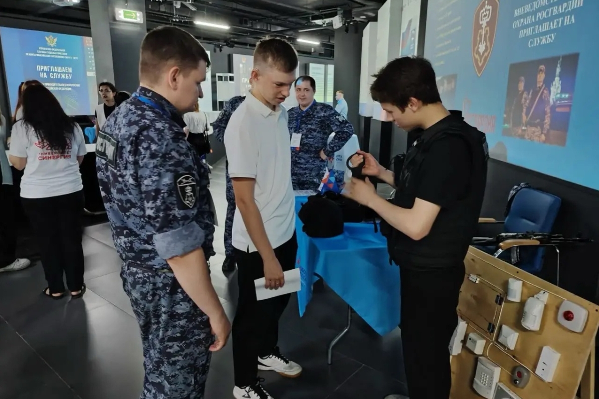 В Югре Росгвардия организовала профориентационные встречи с молодежью региона