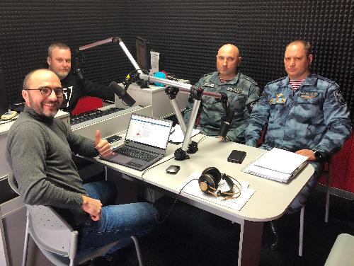 Офицеры Росгвардии стали гостями утреннего эфира на радиостанции «Русское радио» в Сургуте