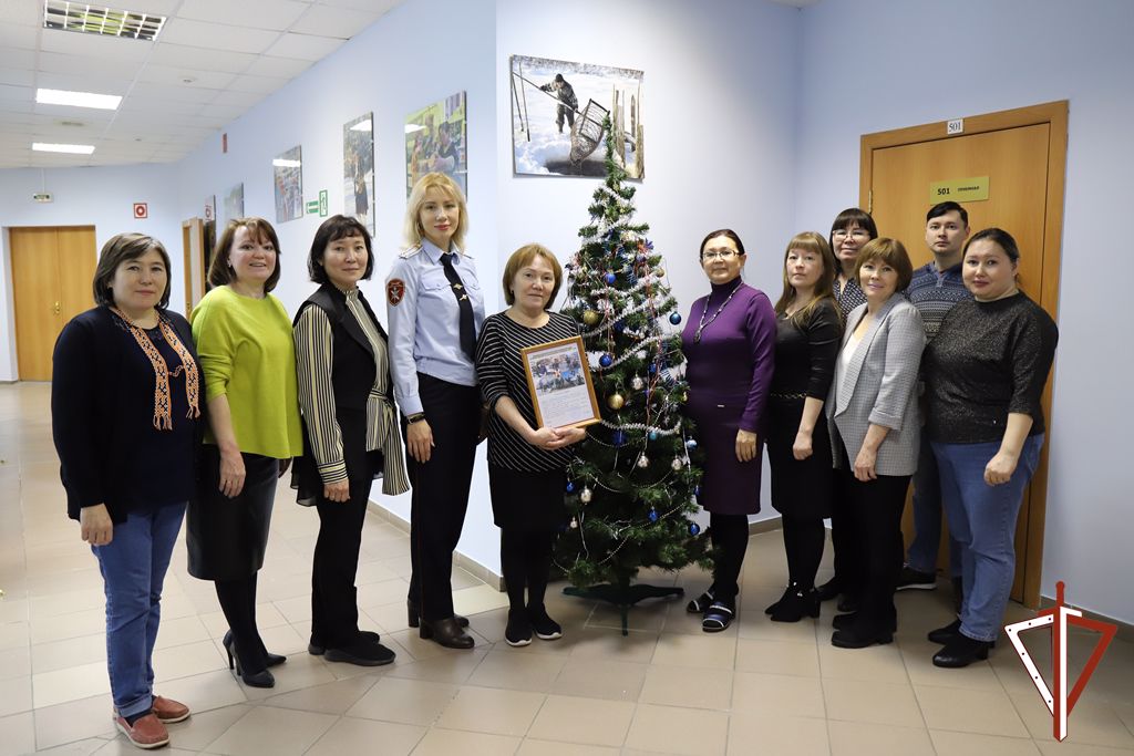 Военнослужащие и сотрудники Росгвардии поздравили югорских журналистов с Днем российской печати