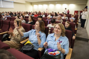 Уважаемые жительницы Ханты-Мансийского района! От всей души поздравляю вас с Международным женским днем!