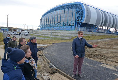В рамках рабочей поездки в Ханты-Мансийский район губернатор Югры Наталья Комарова посетила социальные объекты в Горноправдинске