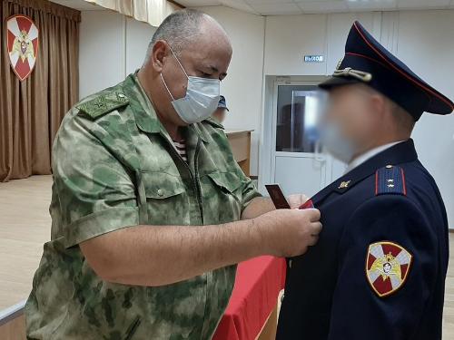 Сотрудники югорской Росгвардии награждены государственными наградами