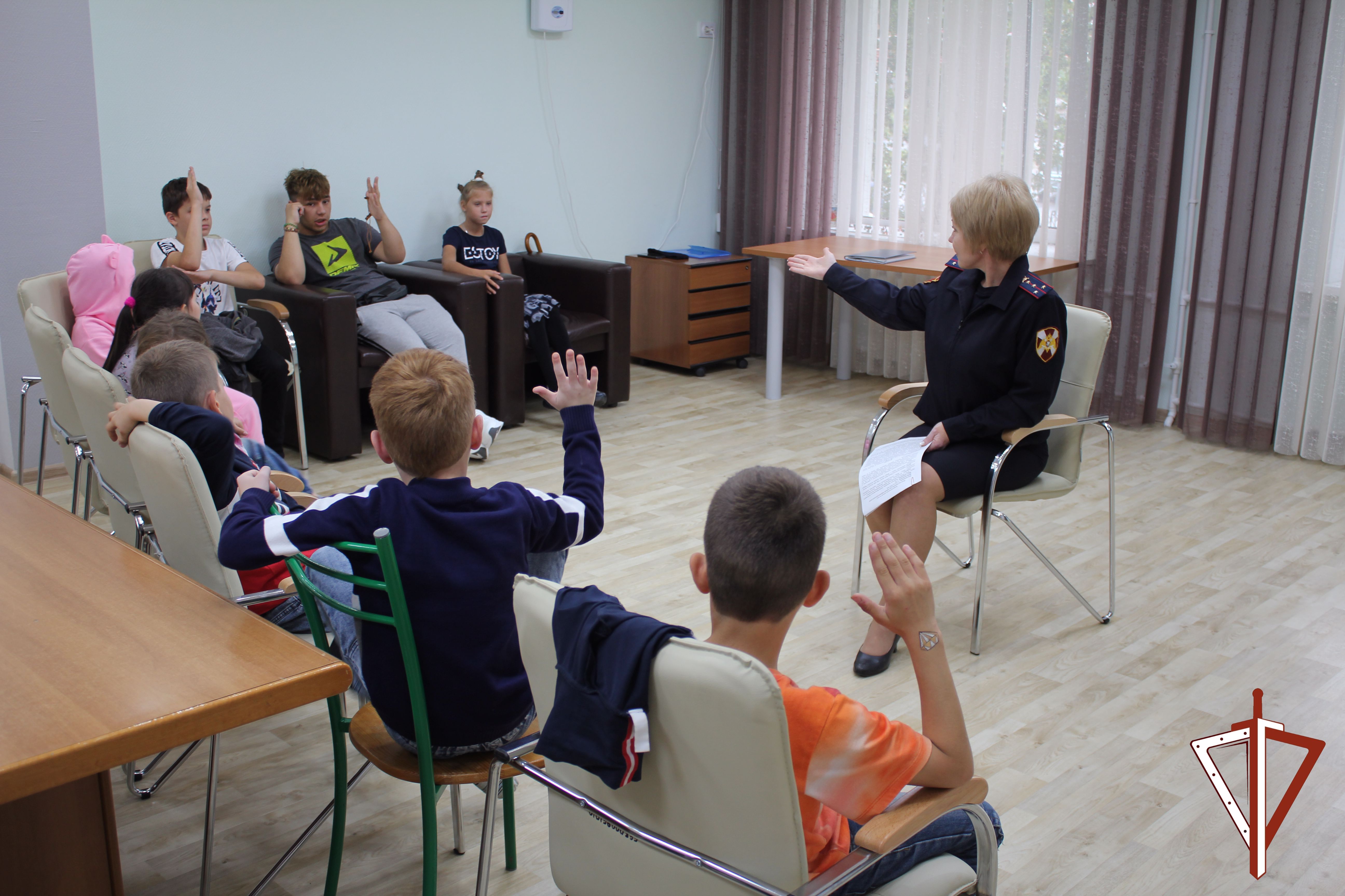 Офицеры Росгвардии провели цикл встреч и памятных акций ко Дню солидарности в борьбе с терроризмом в Югре