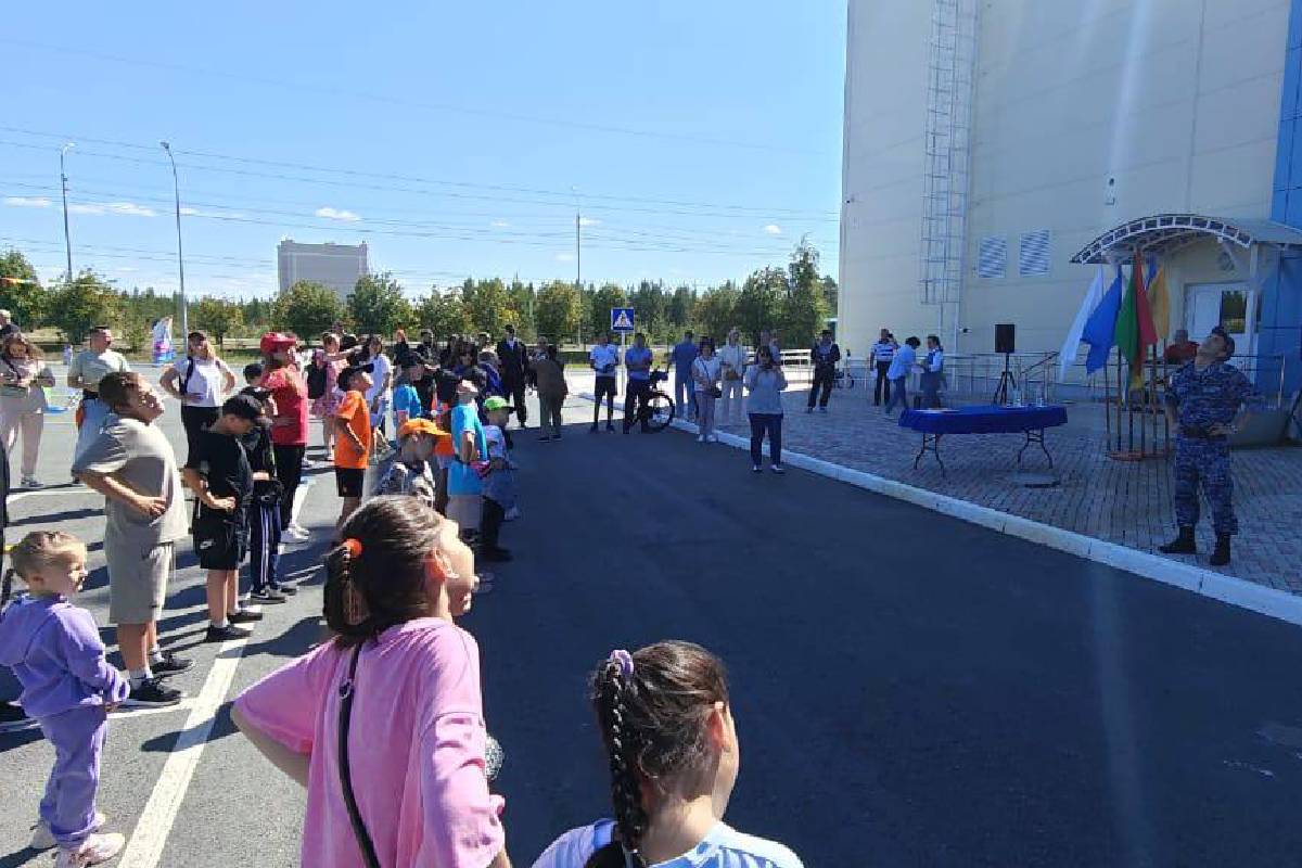 В Югре Росгвардия проводит профилактические уроки с подшефными школьниками в преддверии Дня знаний