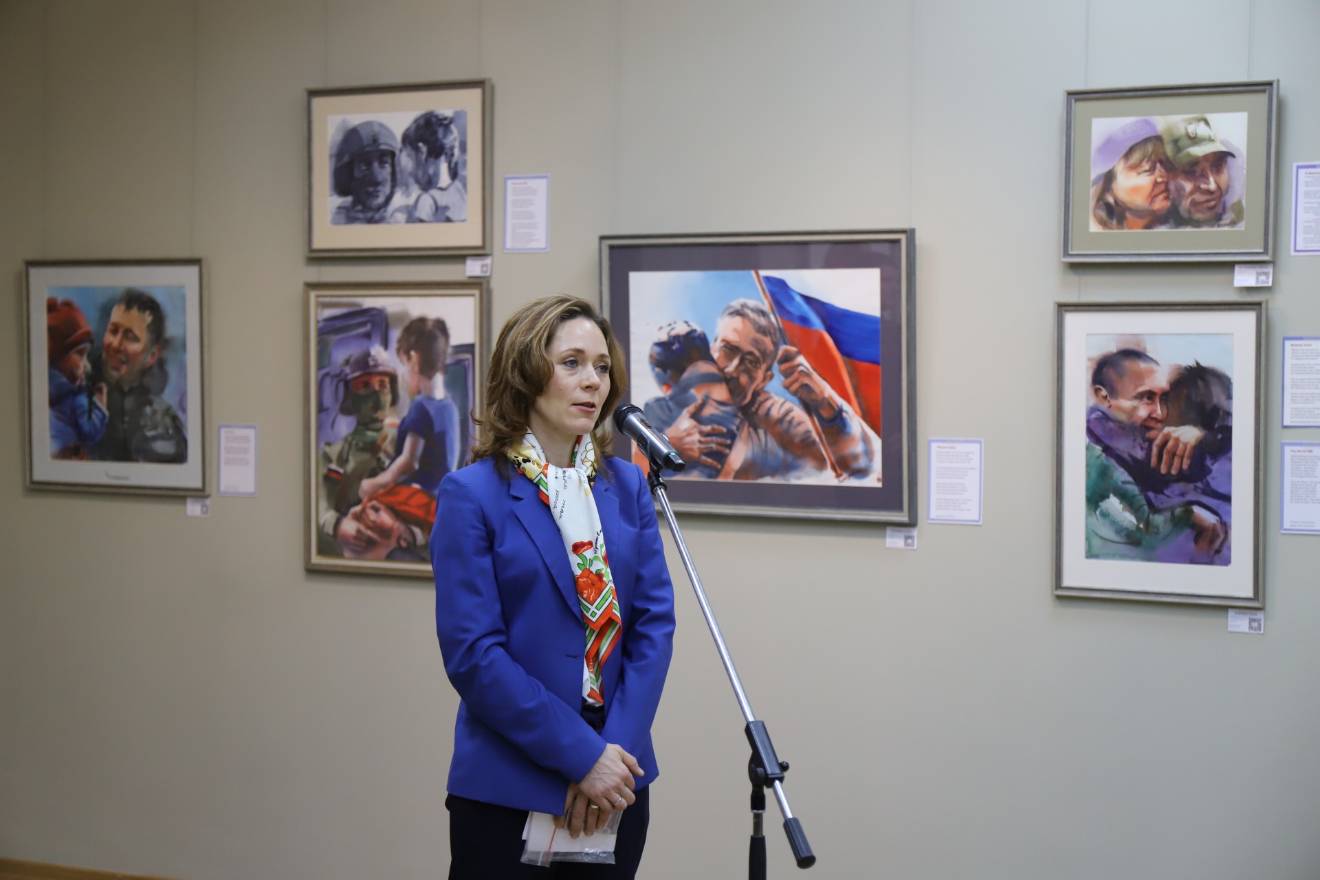 В Ханты-Мансийске состоялась презентация выставки картин «Я вернусь!» супруги офицера Росгвардии