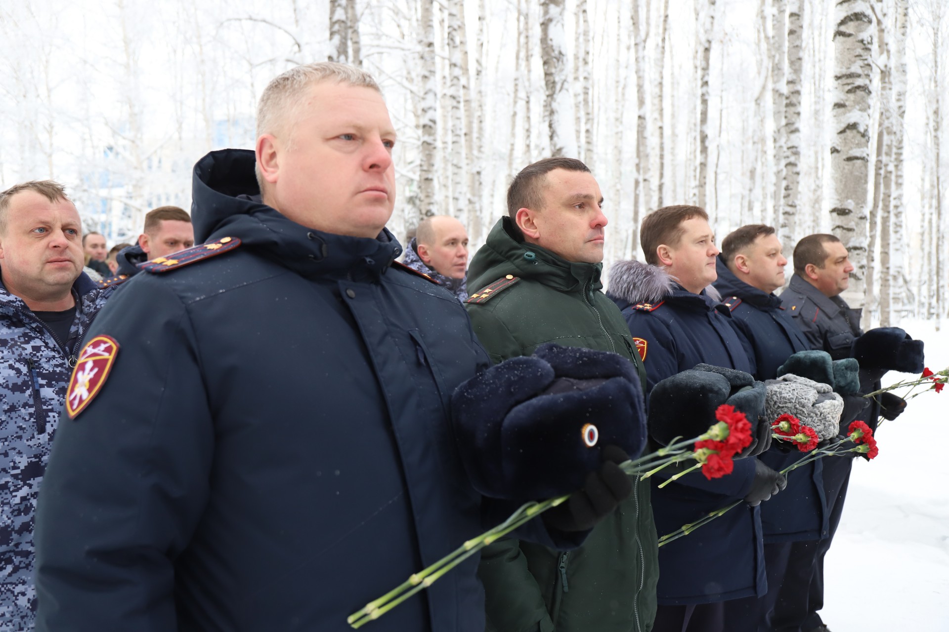 В Югре военнослужащие и сотрудники Росгвардии почтили память жертв блокады Ленинграда