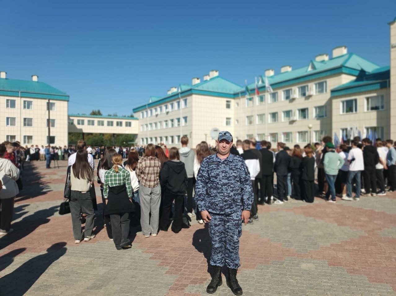 В Югре Росгвардия обеспечила безопасность мероприятий, посвящённых Дню знаний