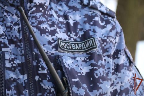 Сотрудники Росгвардии задержали подозреваемого в нападении на офис банка в Сургуте