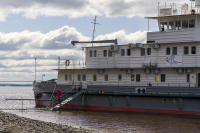 Плавполиклиника «Николай Пирогов» ведет прием пациентов в Ханты-Мансийском районе