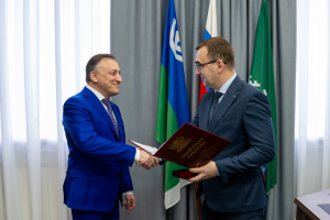 Глава Ханты-Мансийского района Кирилл Минулин вручил награды Ханты-Мансийского автономного округа – Югры представителям ООО «Транспортная компания "Сибирский регион"»