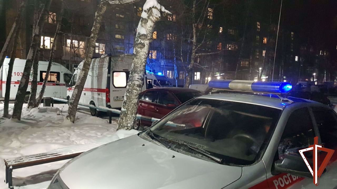 Сотрудники Росгвардии оказали содействие экстренным службам в эвакуации граждан на месте частичного обрушения жилого дома в Югре 