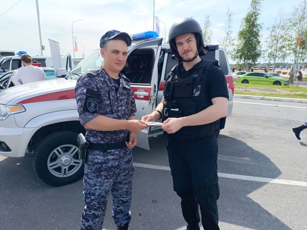 В Югре Росгвардия провела профориентационные мероприятия для молодёжи на фестивале «Возрождение»