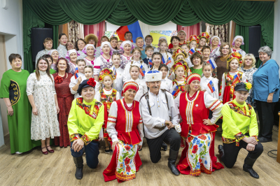 Ярким праздником единства стал районный фестиваль национальных культур «Радуга дружбы», прошедший 22 ноября в Доме культуры села Батово