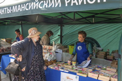 На рынке «Лукошко» прошла ярмарка товаропроизводителей Ханты-Мансийского района