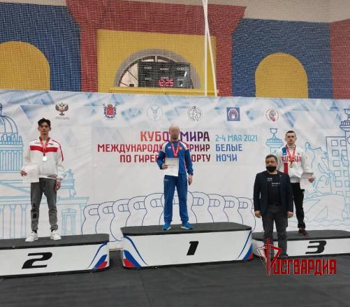 Офицер Росгвардии завоевал «золото» Кубка мира по гиревому спорту