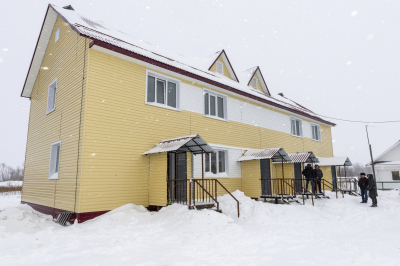 Общественные приемки новых жилых домов прошли в Тюлях и Выкатном