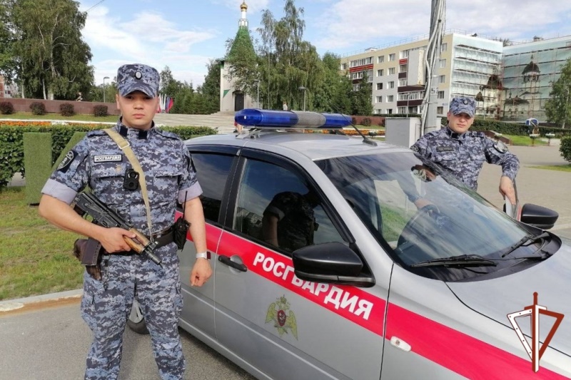 Экипаж Росгвардии пресек действия сургутянина, создававшего опасные ситуации на дороге 
