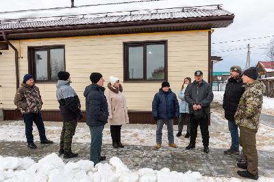Депутатский контроль: в поселке Луговском прошла общественная приемка новых жилых домов