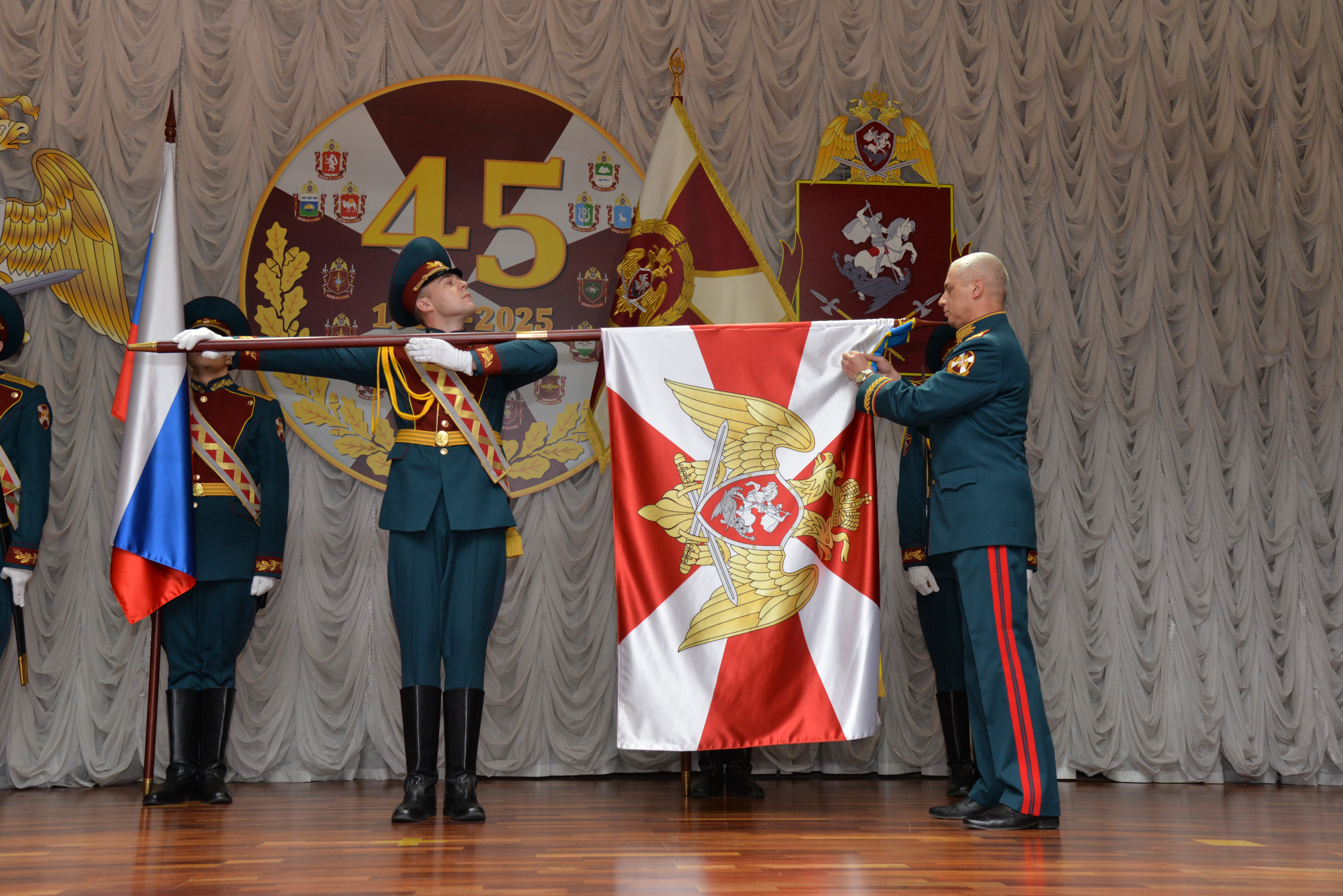 Уральский округ войск национальной гвардии Росгвардии награжден орденом Жукова